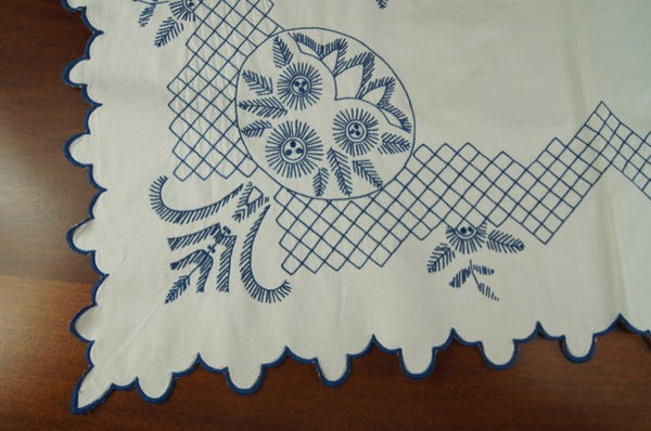 Blue and White Feathers Flowers Tablecloth Corner