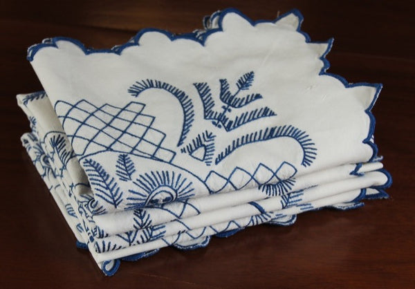 Blue and White Feathers Flowers Tablecloth Folded