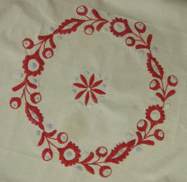 Rare Linen Raised Embroidered Table Runner Center
