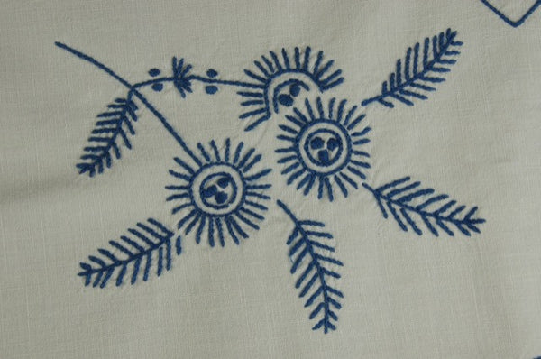Blue and White Feathers Flowers Tablecloth Detail