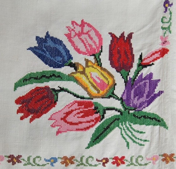 Cross Stitch Tulip Tablecloth Bouquet
