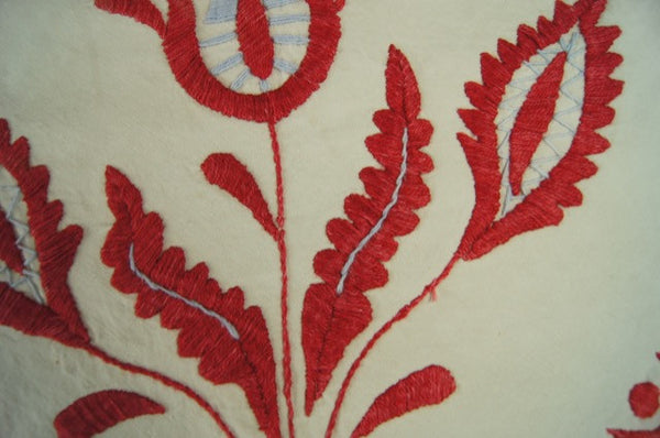 Rare Linen Raised Embroidered Table Runner Detail